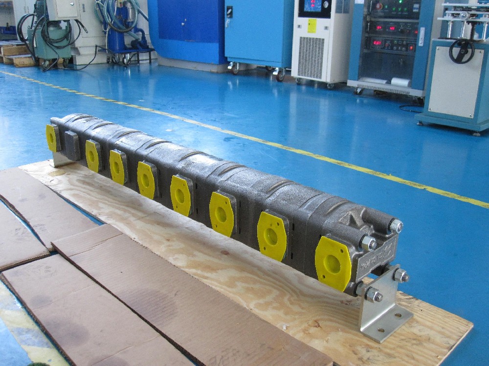 Der Gusseisen-Strömungsteiler steuert 8 Hydraulikzylinder und wird im Synchronsystem von Hydraulikzylindern in metallurgischen Unternehmen eingesetzt